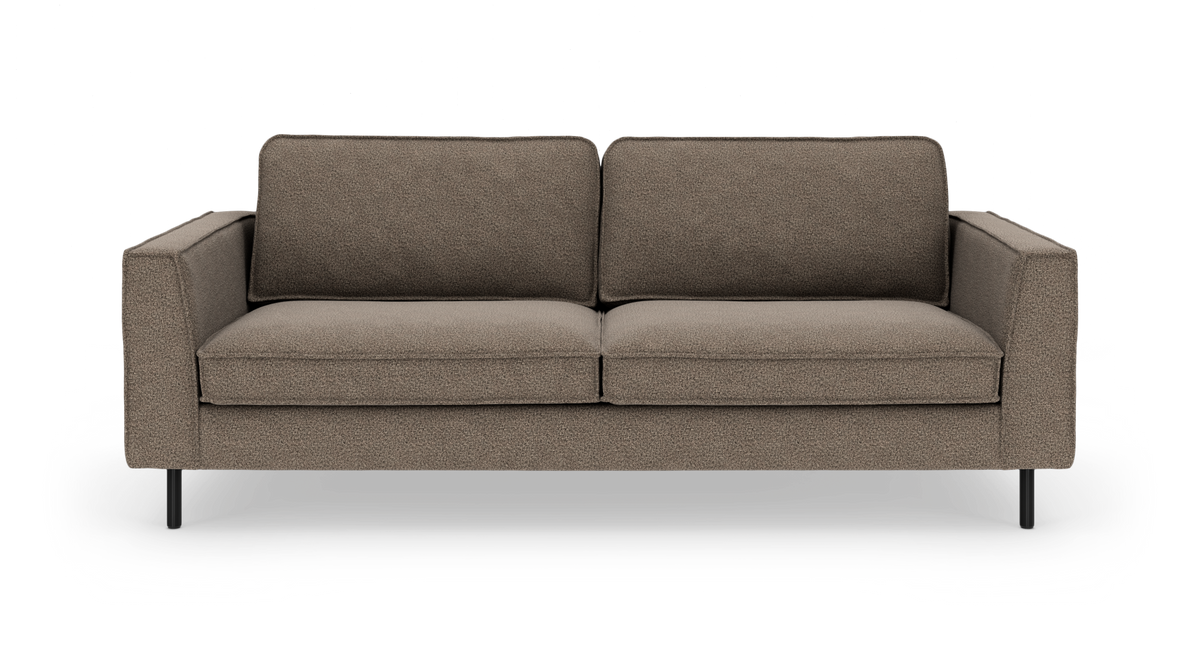 Brun-beige moderne sofa med lige armlæn og sorte ben, frontvisning på fritlagt baggrund.