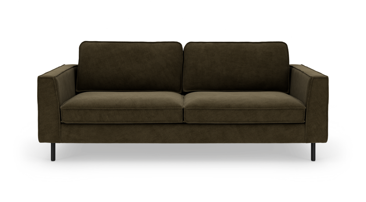 Mørk olivengrøn 3-personers sofa i fløjl med lige armlæn og sorte metalben, set forfra på hvid baggrund.