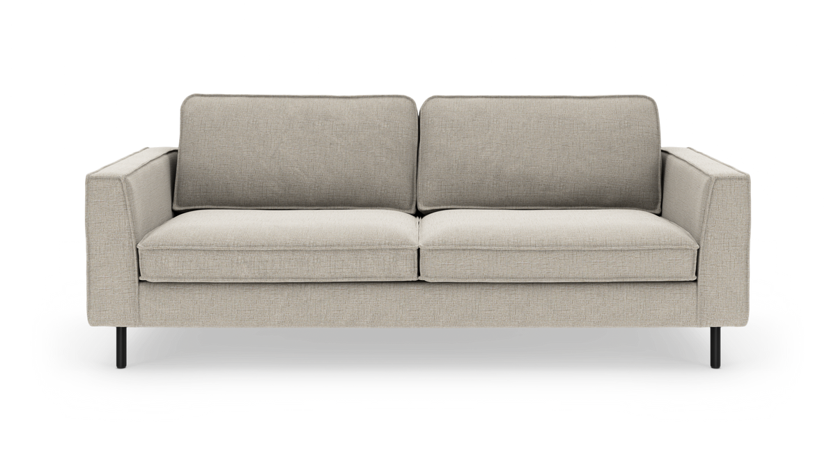 Beige 3-personers sofa med lige armlæn og sorte ben, frontvisning på hvid baggrund.