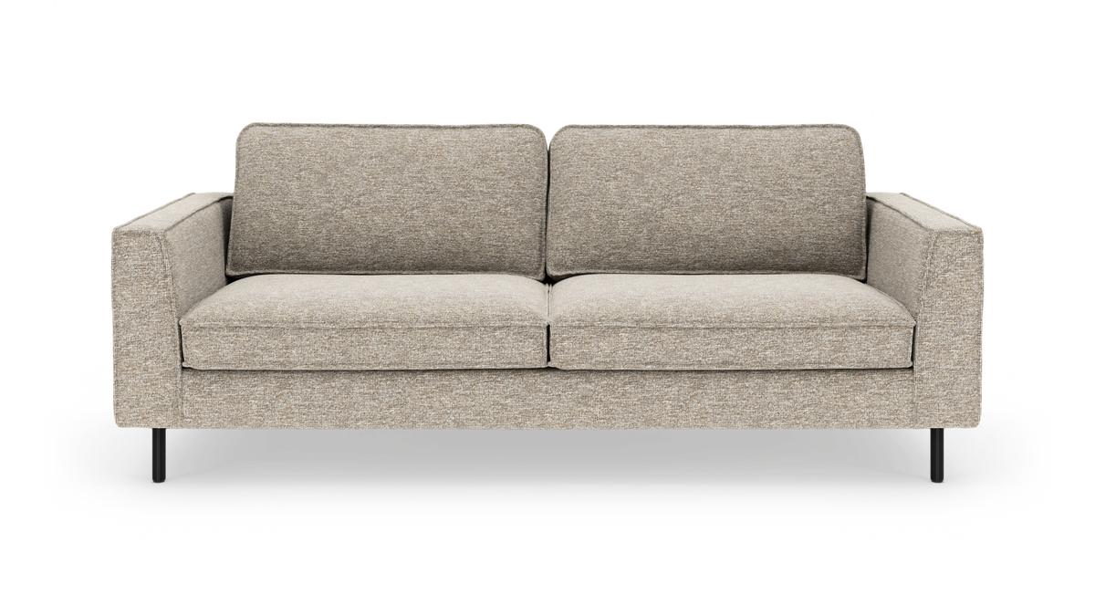 Beige sofa med to siddepuder, lige armlæn og sorte ben, set forfra som produktfoto.