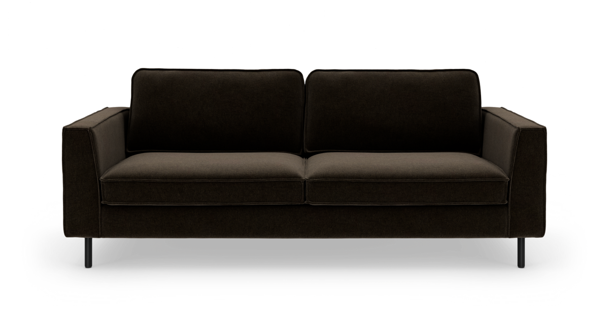 Mørkebrun moderne 3-personers stofsofa, frontvisning mod hvid baggrund.