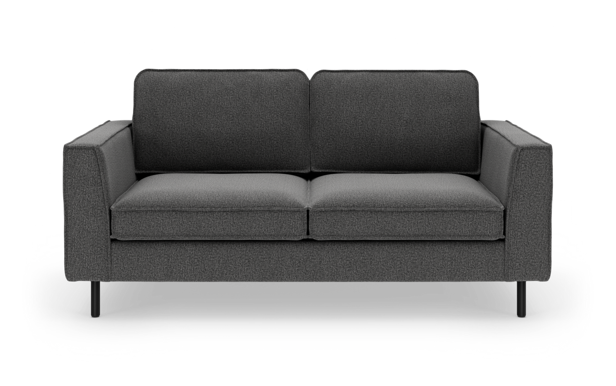 Mørkegrå 2-personers sofa i moderne, enkel design med slanke metalben, frilagt på hvid baggrund.