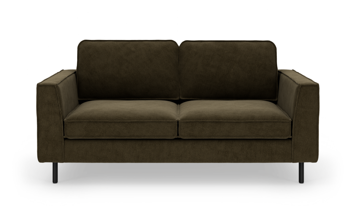 Mørk olivgrøn 2-personers sofa i cordfløjl med lige armlæn og sorte metalben, set forfra.