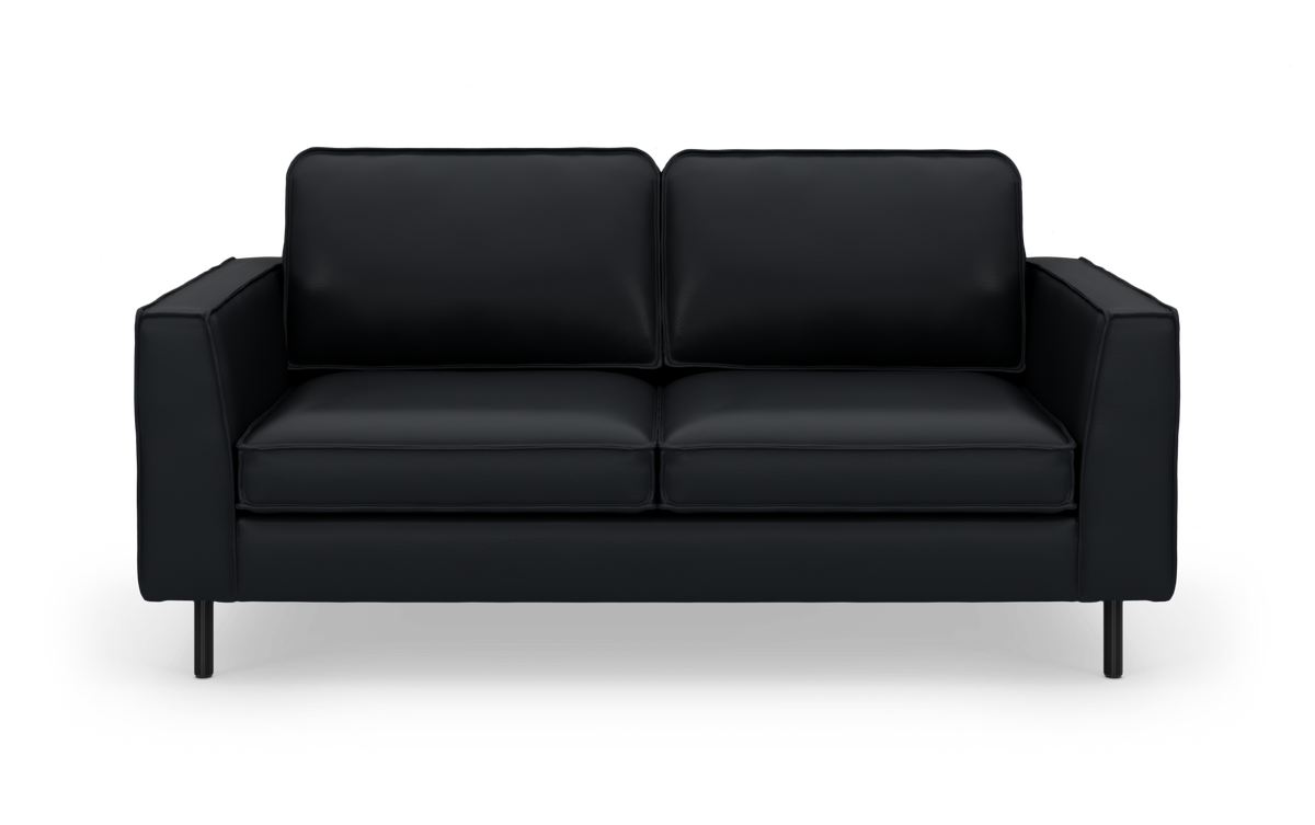 Sort to-sæders moderne sofa med lige armlæn og slanke metalben.