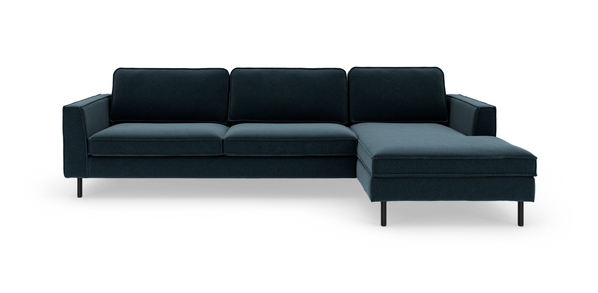 Mørk petrolblå hjørnesofa med højre chaiselong og slanke metalben.
