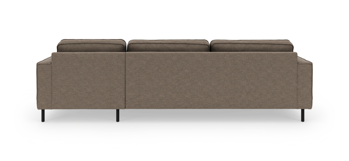 Brun tresæders sofa set bagfra, rent studiebillede med slanke sorte ben.