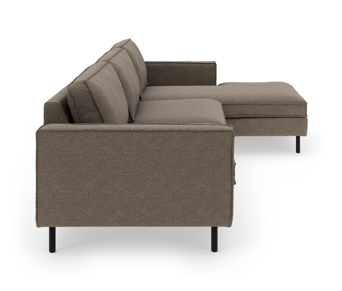 Brun modulsofa med chaiselong set fra siden på hvid baggrund.