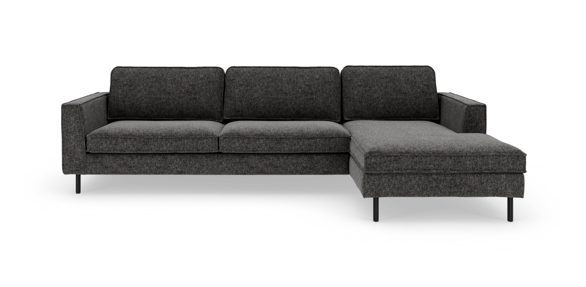 Mørkegrå hjørnesofa med chaiselong til højre og slanke sorte ben.