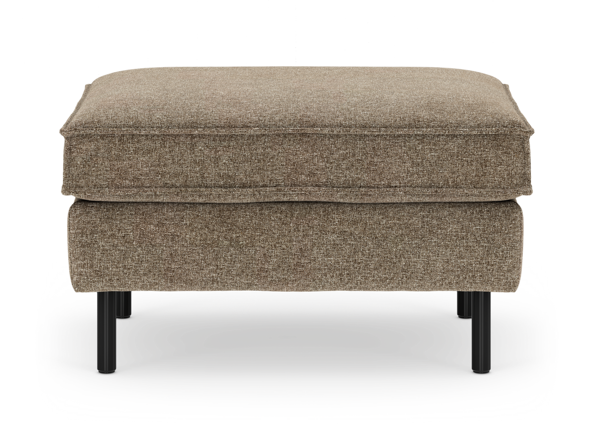 Brun/beige puf/ottoman med sorte metalben, set forfra på hvid baggrund.
