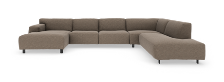 Modulær hjørnesofa i taupe med venstre chaiselong og afrundet afslutning, tekstil med bouclé‑struktur og sorte ben, frilagt på hvid baggrund.