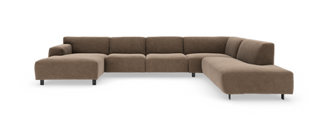 Brun modulsofa i L‑form med chaiselong til venstre og sorte metalben, fritstående på hvid baggrund.