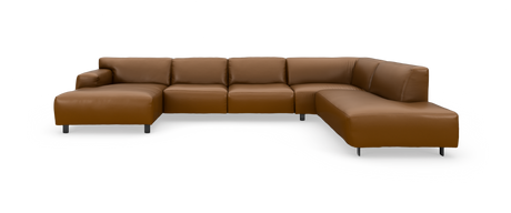 Brun L-formet læderhjørnesofa med chaiselong, produktfoto på hvid studiobaggrund.