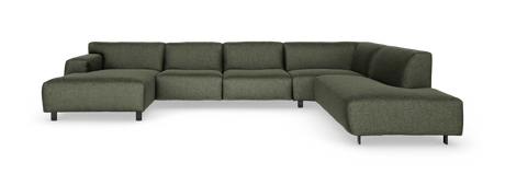 Modulær grøn L-sofa i stof med chaiselong til venstre og bred divan til højre, stående på metalben.
