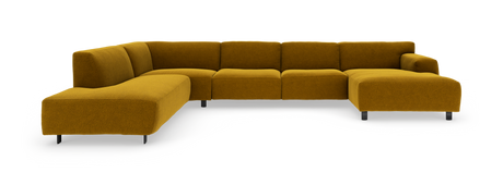 Modulær L-formet hjørnesofa i sennepsgul stof med lav ryg og sorte metalben, fritlagt på hvid baggrund.