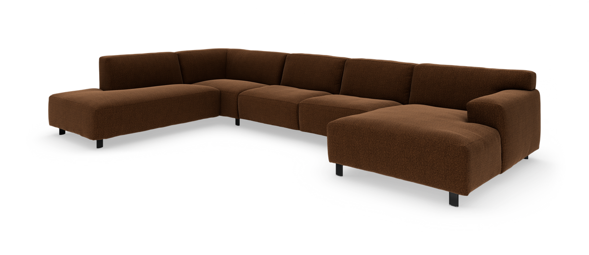 Stor brun modulhjørnesofa med chaiselong til højre, fritstående på hvid baggrund.