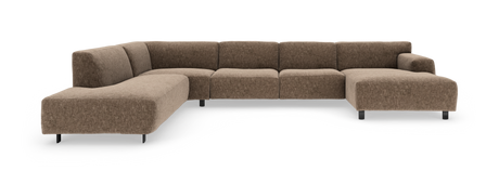 Brun L‑formet modulsofa i tekstil med sorte ben, frilagt på hvid baggrund.
