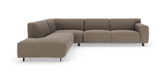 Modulær L-formet hjørnesofa i beige/brun stof med blød polstring og slanke sorte ben, vist mod ren studiebaggrund.