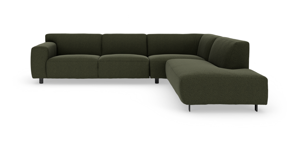Mørkegrøn L-formet modulsofa med afrundede puder og slanke metalben, vist i studie på hvid baggrund.