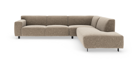 L-formet modulsofa i beige stof på hvid baggrund.