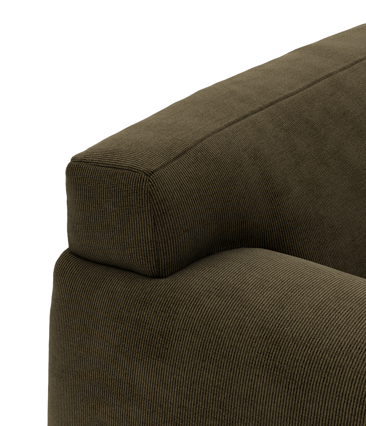 Nærbillede af armlæn og ryg på en sofa i olivengrøn corduroy, studieisoleret.