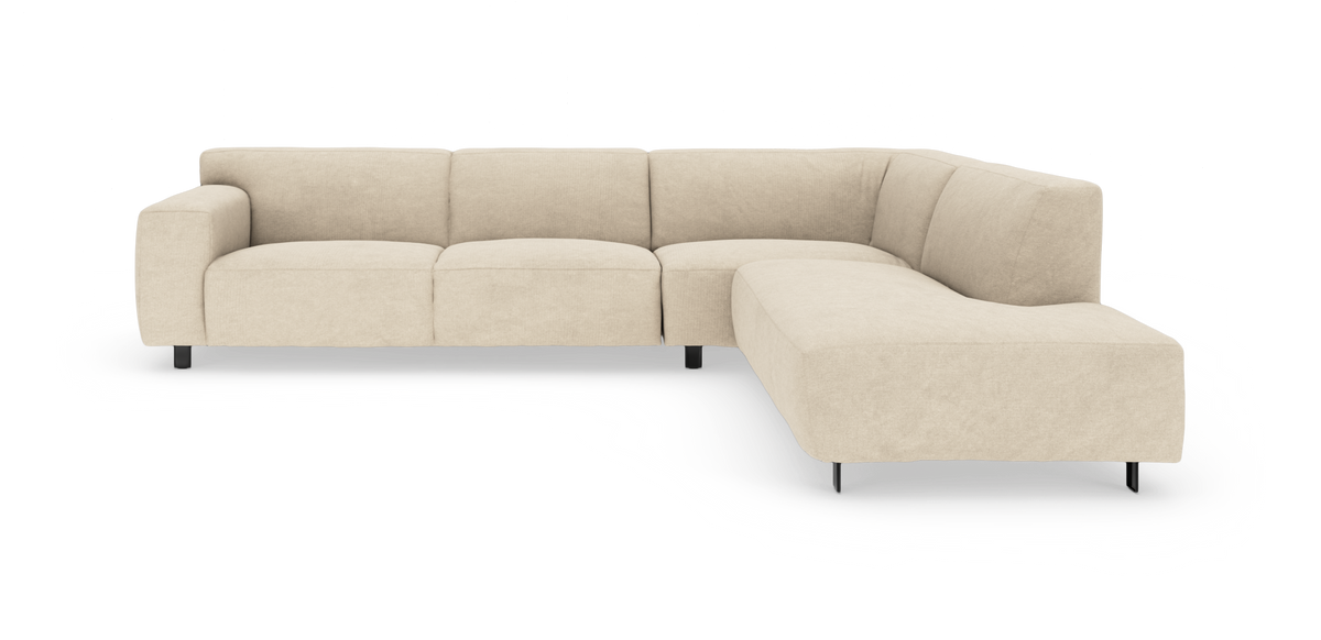 L-formet beige modulsofa med rundet chaiselong til højre, vist i studio på hvid baggrund.