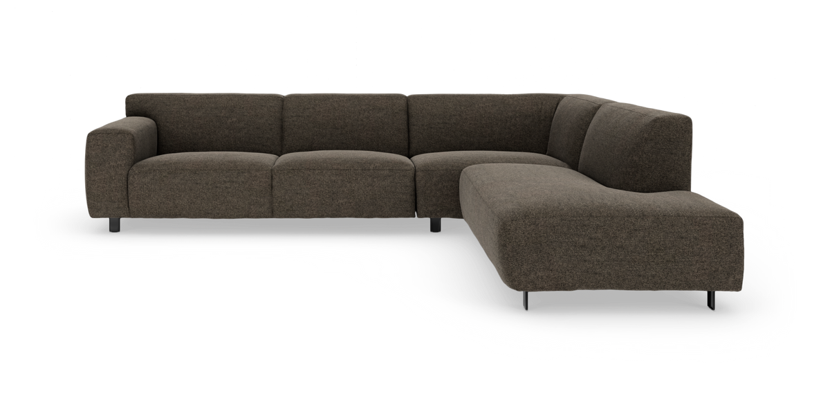 Mørkebrun L‑formet modulsofa med chaiselong, fritlagt på hvid baggrund.