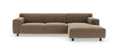 Brun modulsofa med chaiselong til højre på hvid baggrund.