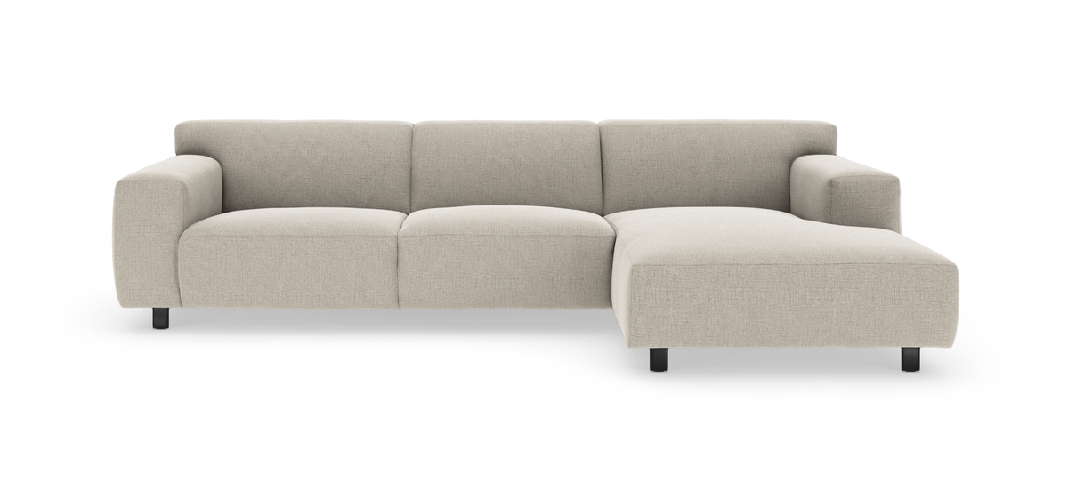 Beige modulsofa med højrevendt chaiselong, set direkte forfra.