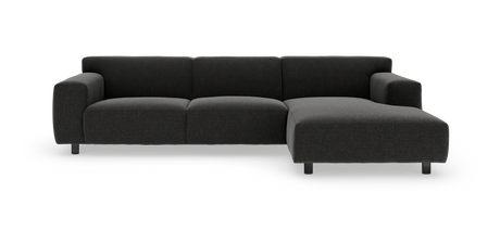 Mørkegrå modulsofa med chaiselong til højre, set forfra mod hvid baggrund.