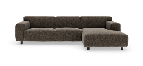 Modulsofa i brunmeleret stof med chaiselong til højre, fritstående på hvid baggrund.