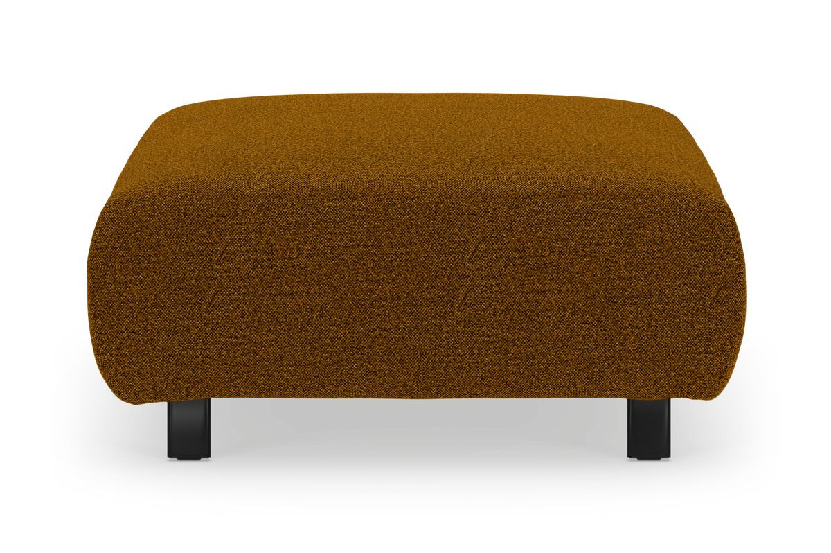 Sennepsgul/brun ottoman med sorte ben, fritlagt studieoptagelse set forfra.