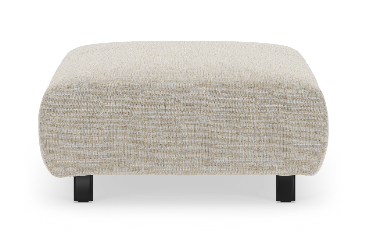 Beige ottoman/puf med sorte ben på hvid baggrund.