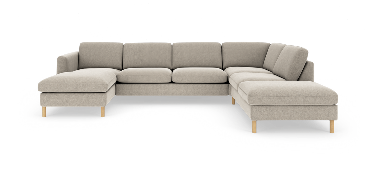 Beige L-formet modulsofa med venstrevendt chaiselong og træben, fritstående på hvid baggrund.
