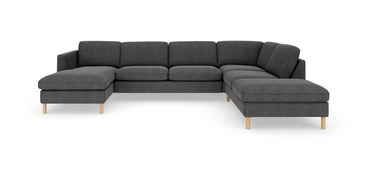 Mørkegrå U-formet modulsofa med to chaiselonger og lyse træben, fritlagt på hvid baggrund.