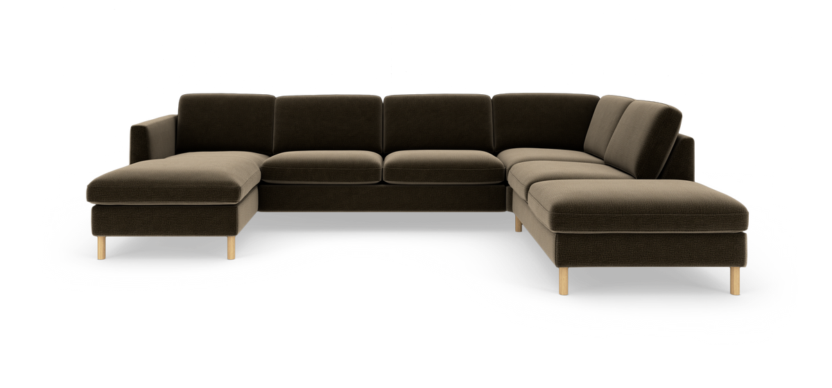 Modulær mørkebrun U-sofa med chaiselong til venstre og åbent afslut til højre, lyse træben.