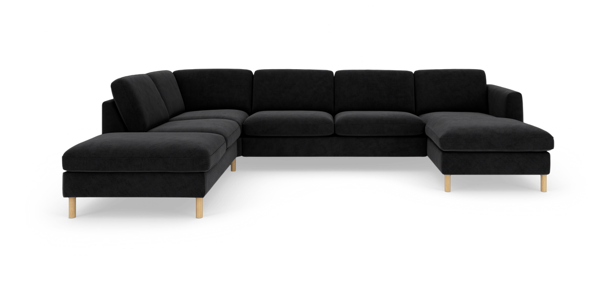 Sort U-formet hjørnesofa med chaiselong på begge sider og lyse træben.