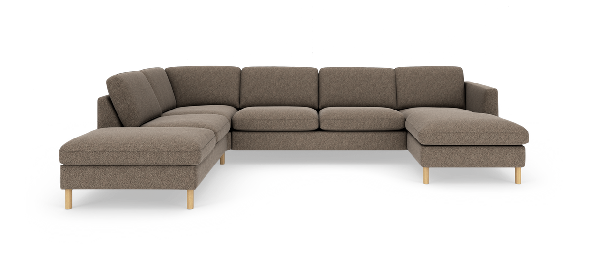 Brun U-formet modulsofa med chaiselonger i begge sider og runde træben, fotograferet i studie.