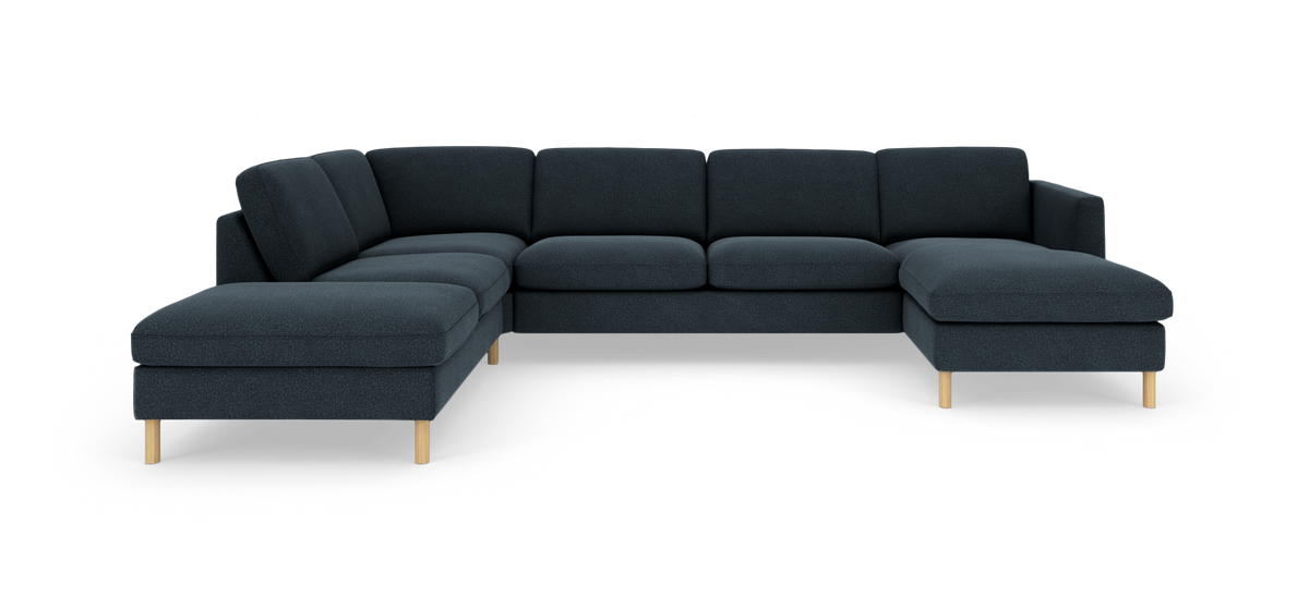 Mørkeblå modulsofa i U‑form med højre chaiselong og træben, fritstående på hvid baggrund.