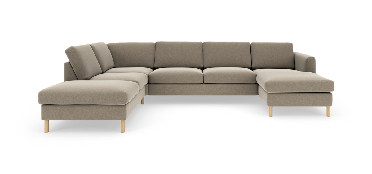Beige U‑formet modulsofa med chaiselong i begge ender, lyse træben og rene linjer på hvid baggrund.