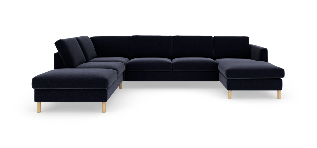 Mørkeblå U-formet modulsofa med chaiselong i begge sider og lyse træben, produktfoto på hvid baggrund.