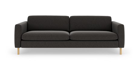 Mørkegrå tresædet sofa med afrundede armlæn og lyse træben, frontvisning mod hvid baggrund.