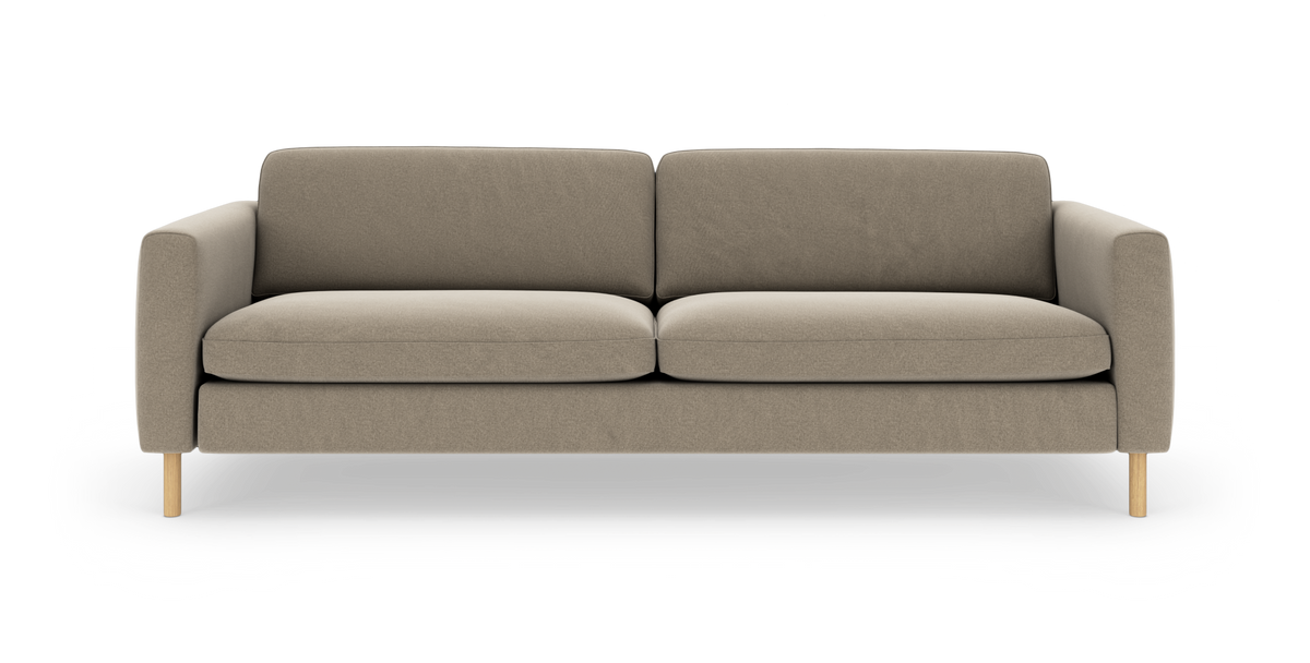 Beige stofsofa med to sæde- og ryghynder og runde træben, frontvisning på hvid baggrund.