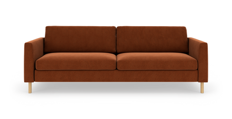 Rustfarvet 3-personers sofa med lige armlæn og lyse træben, frilagt på hvid baggrund.