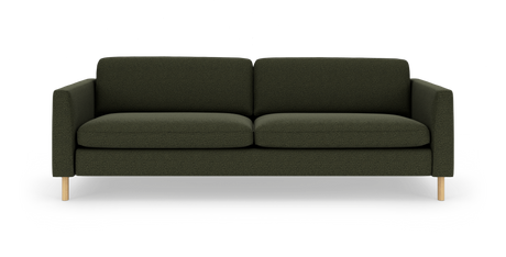 Grøn tresæders sofa med træben, fritlagt på hvid baggrund i frontvisning.