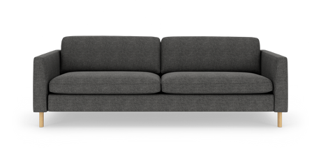Mørkegrå 3-personers sofa med lige armlæn og lyse trieben, set forfra.