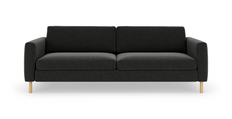 Mørkegrå tresæders sofa med lige armlæn og lyse træben på hvid studiobaggrund.