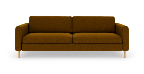 Brun tresæders sofa med afrundede armlæn og lyse træben, frilagt på hvid baggrund.