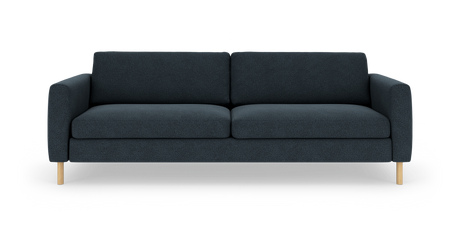 Mørk blågrå tresædet sofa med to sæde- og ryghynder samt lyse træben, fotograferet forfra mod hvid studiobaggrund.