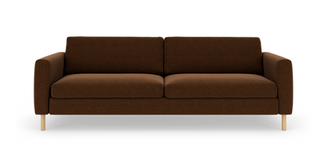 Brun 3-personers sofa i stof med lyse træben, set forfra mod hvid baggrund.