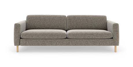Grå trepersoners stofsofa med træben, set forfra på hvid studiobaggrund.